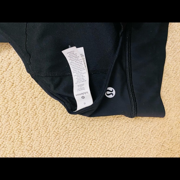 LULULEMON bra size 6, only tried on once - Picture 3 of 3
